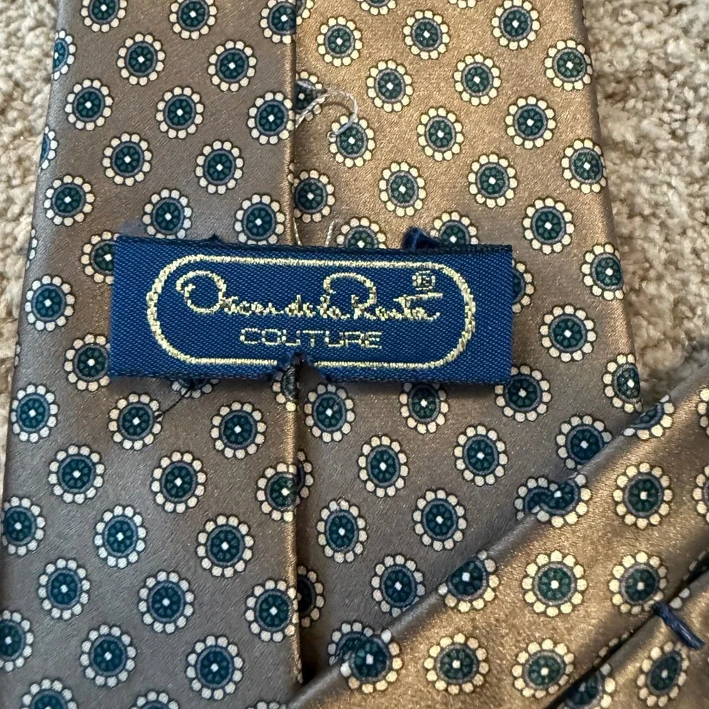 Oscar de la Renta Couture Silk Tie Mens Grey Blue Medallion Pattern Hand‎ Sewn